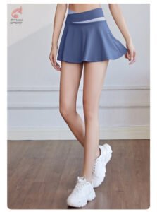 Falda azul corta para tenis con pantalones cortos interiores